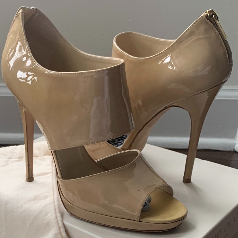 Jimmy Choo "Private" Nude Patent leather shoe Size: 40 EU / 10 US